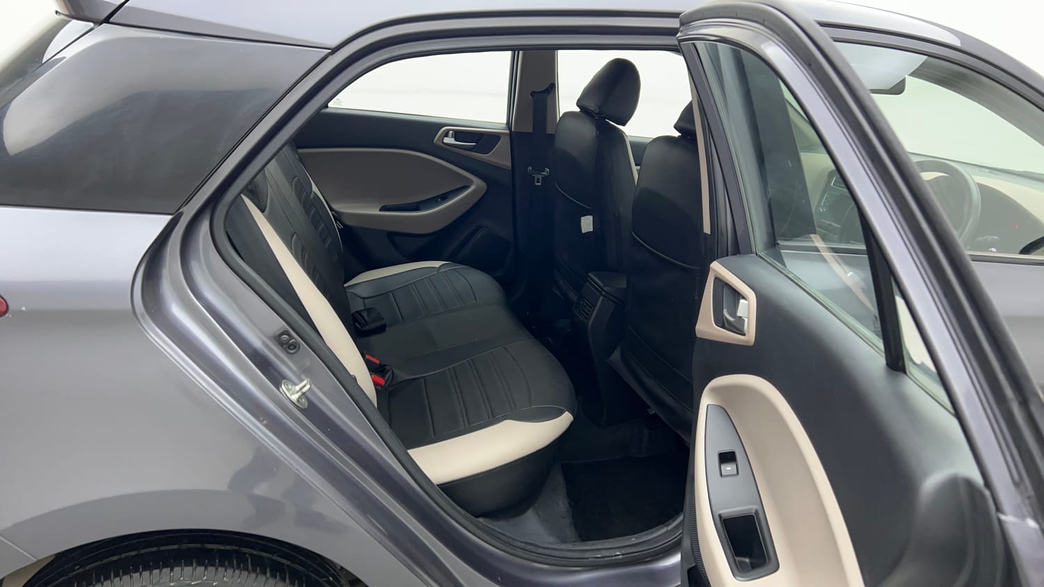Used 2020 Hyundai Elite i20 Sportz Plus 1.2 Petrol Manual interior RIGHT SIDE REAR DOOR CABIN VIEW