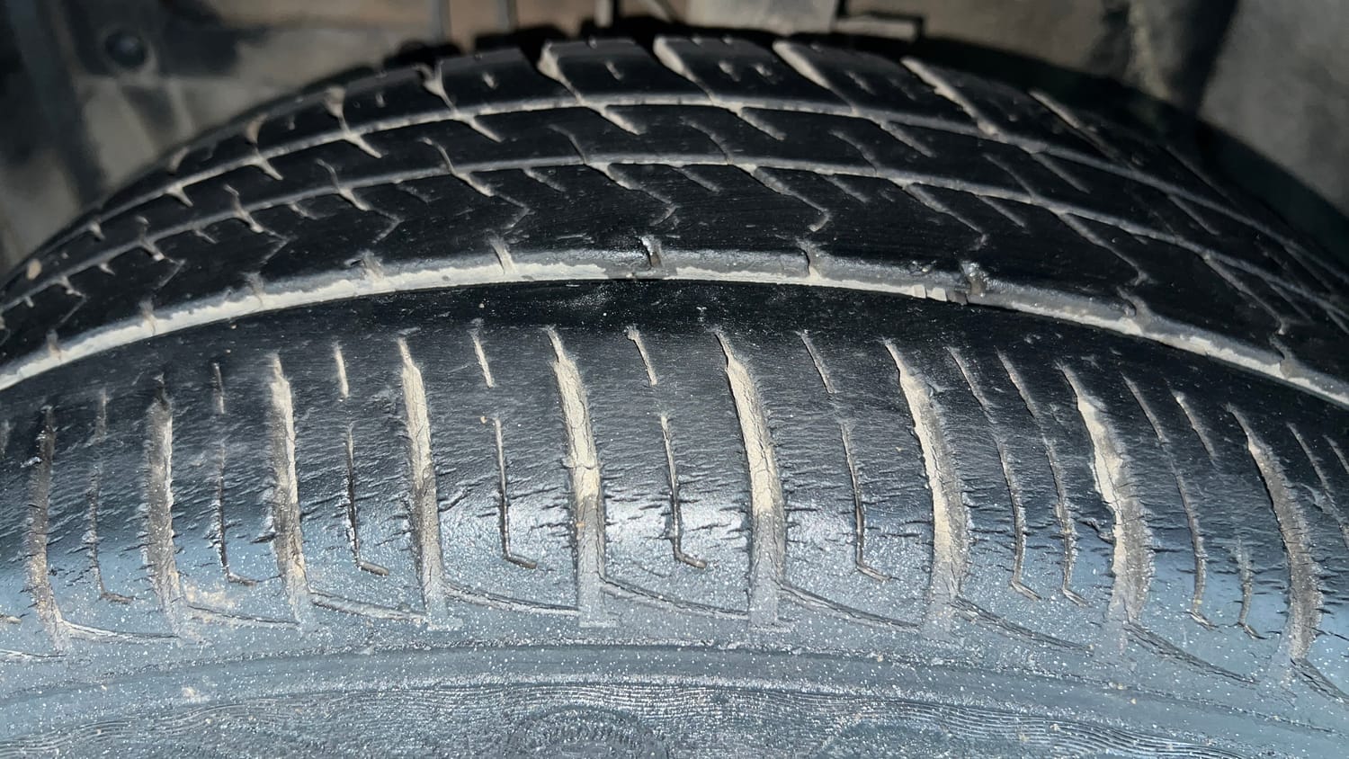 Used 2018 maruti-suzuki Vitara Brezza VDi AGS Diesel Automatic tyres LEFT FRONT TYRE TREAD VIEW