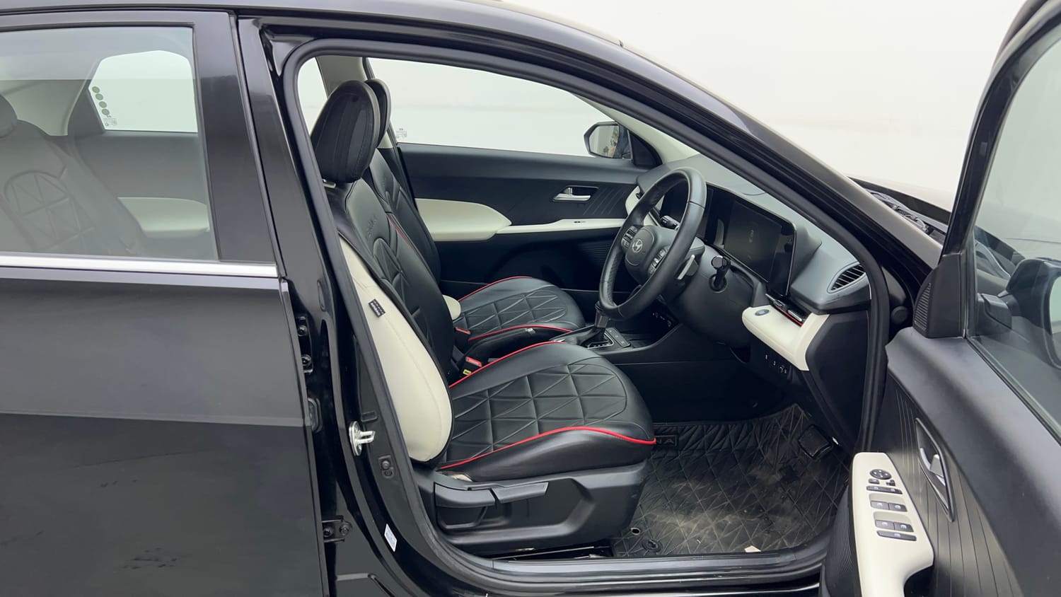 Used 2025 Hyundai Verna SX 1.5 Petrol IVT Petrol Automatic interior RIGHT SIDE FRONT DOOR CABIN VIEW