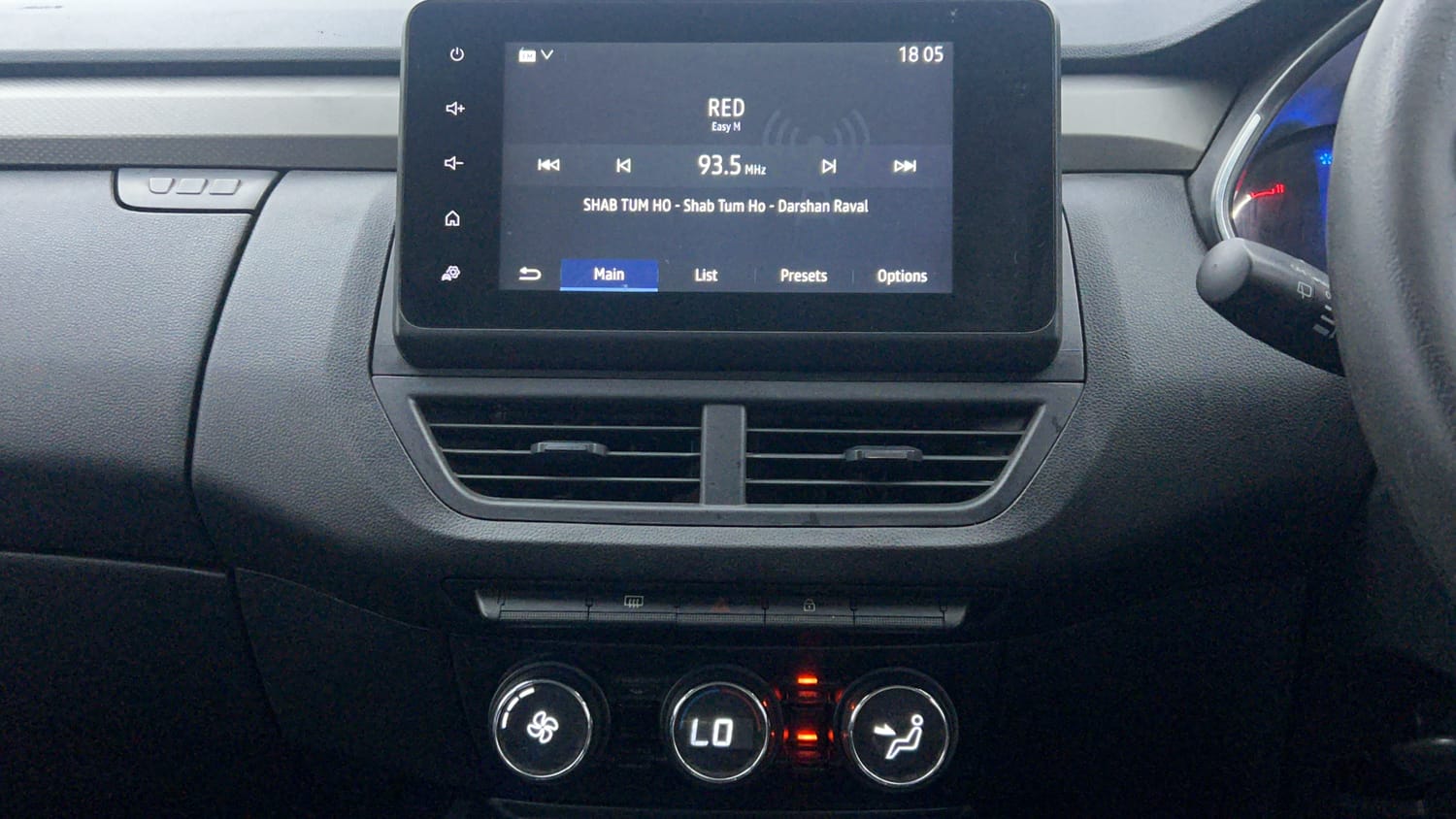 Used 2023 Renault Kiger RXZ 1.0 Turbo MT Dual Tone Petrol Manual interior MUSIC SYSTEM & AC CONTROL VIEW