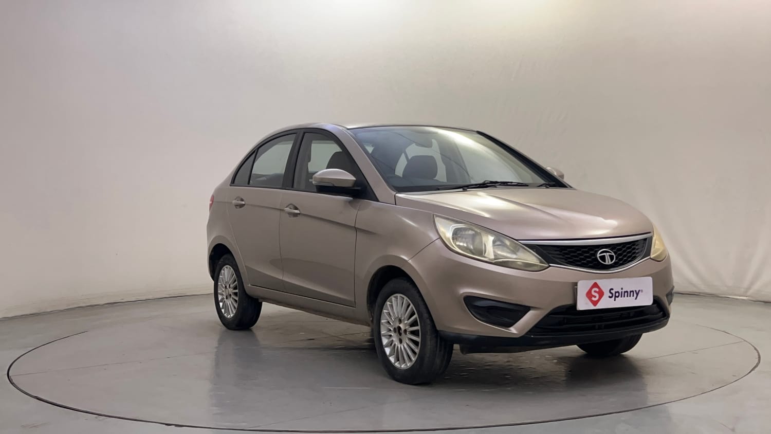 Used 2015 Tata Zest XE Petrol Petrol Manual exterior RIGHT FRONT CORNER VIEW