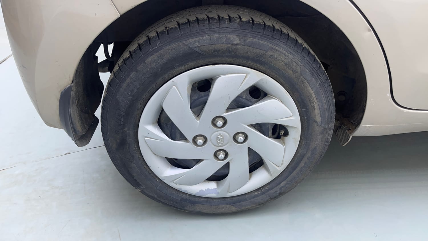 Used 2019 Hyundai Santro Asta Petrol Manual tyres RIGHT REAR TYRE RIM VIEW