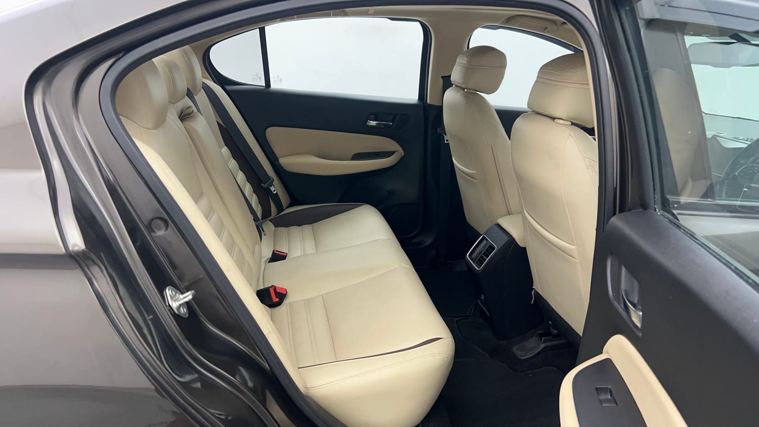 Used 2022 Honda City VX Petrol Petrol Manual interior RIGHT SIDE REAR DOOR CABIN VIEW
