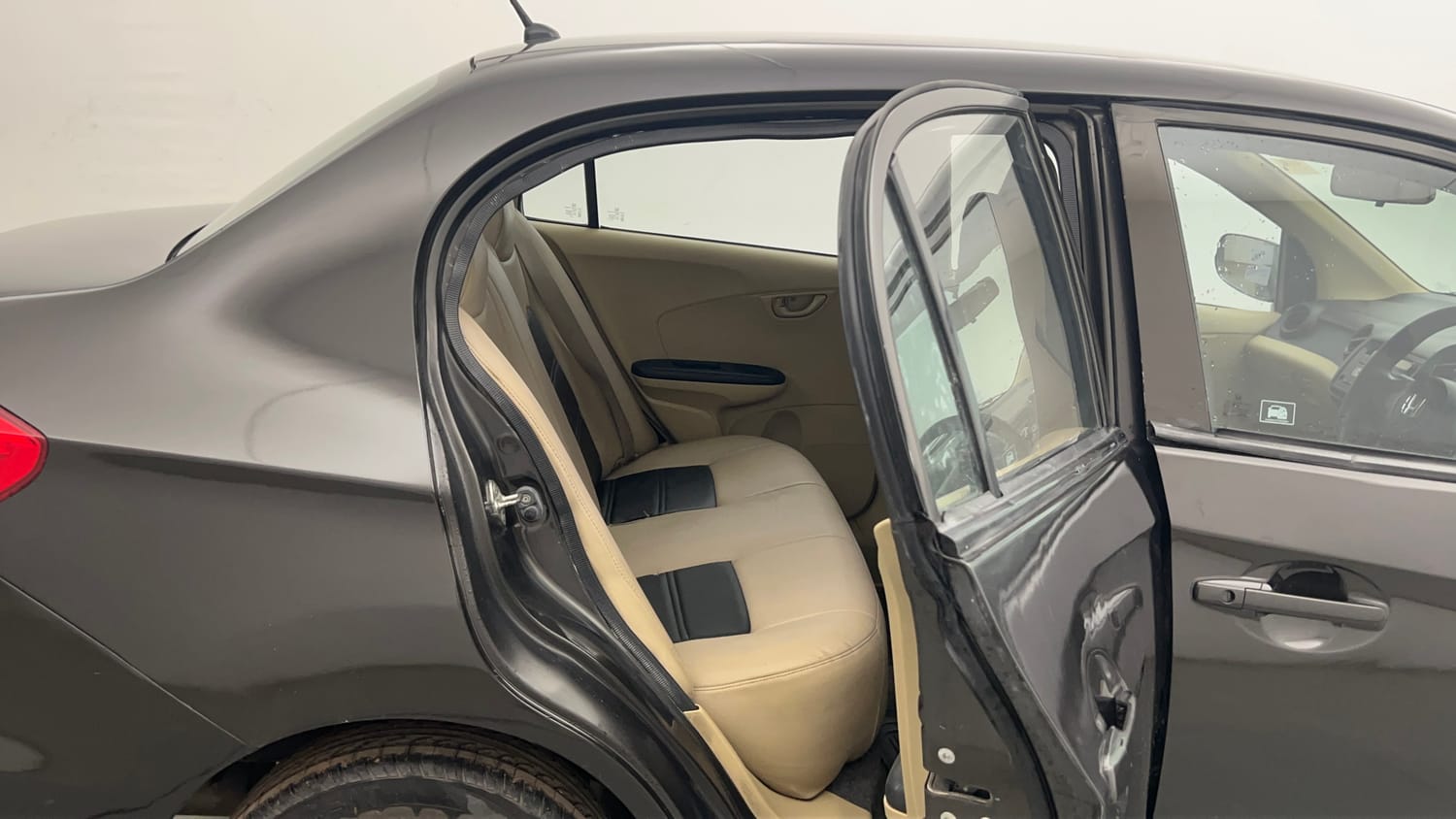 Used 2015 Honda Amaze 1.2 E i-VTEC Petrol Manual interior RIGHT SIDE REAR DOOR CABIN VIEW