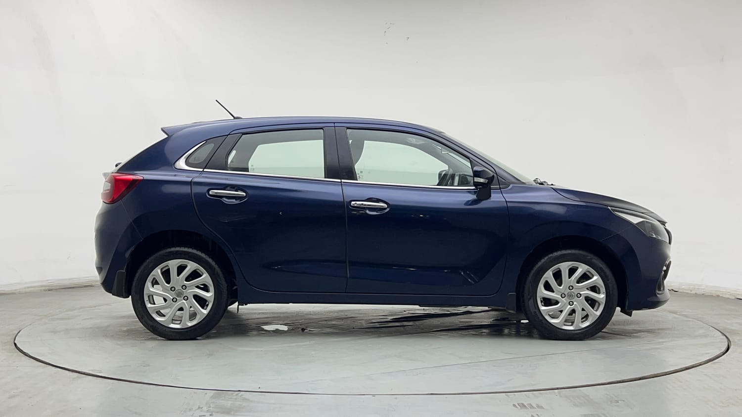 Used 2023 Maruti Suzuki Baleno Zeta MT Petrol Manual exterior RIGHT SIDE VIEW