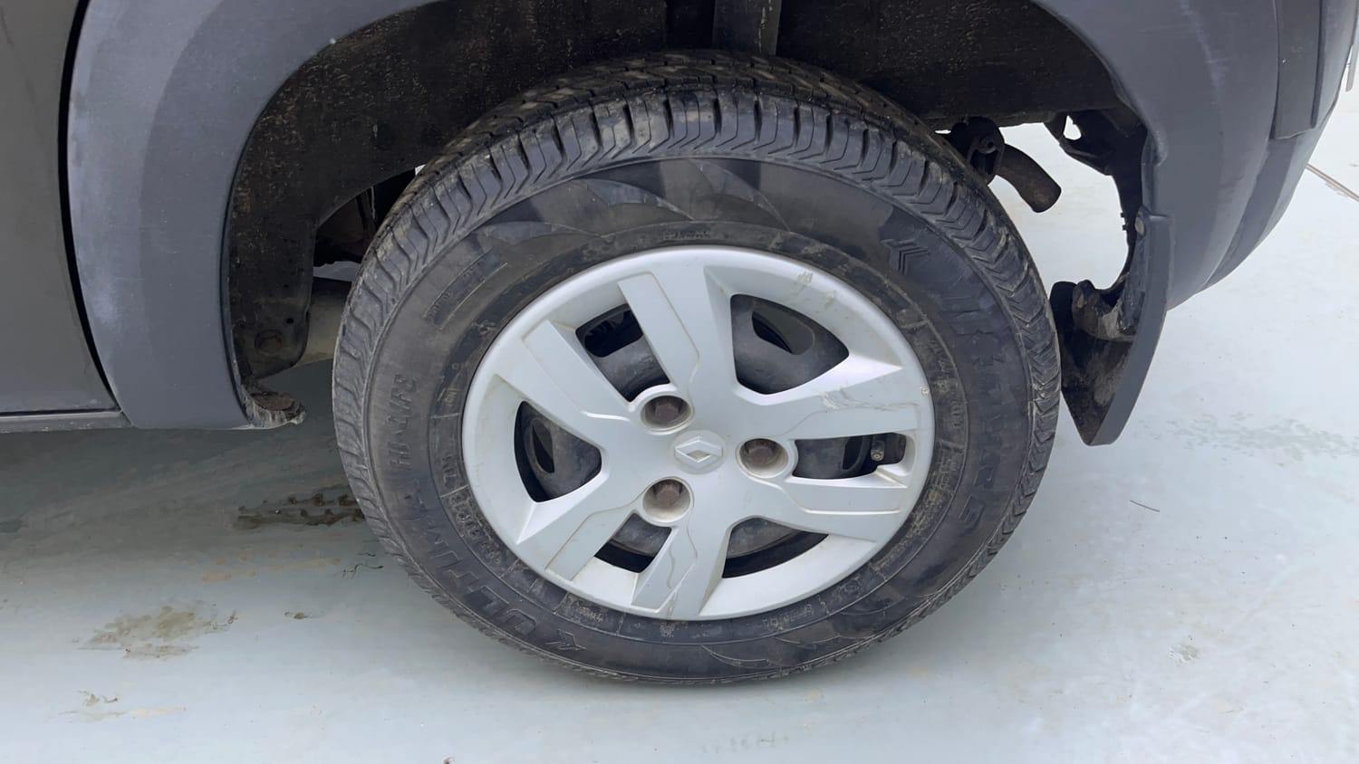 Used 2017 Renault Kwid 1.0 RXT AMT Petrol Automatic tyres LEFT REAR TYRE RIM VIEW