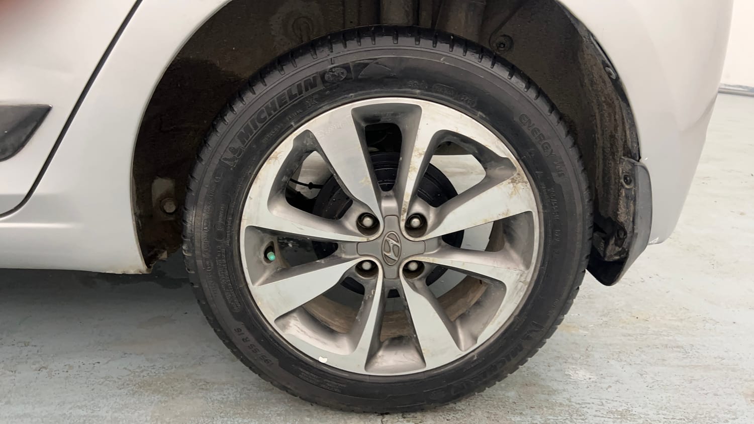 Used 2014 Hyundai Elite i20 Sportz 1.2 Petrol Manual tyres LEFT REAR TYRE RIM VIEW