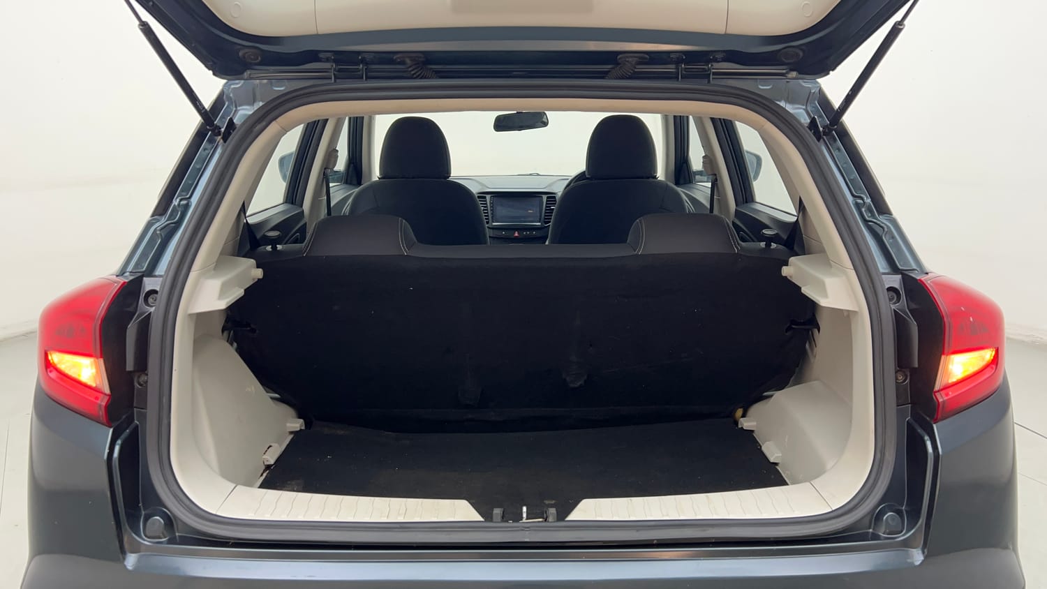 Used 2022 Mahindra XUV 300 W6 1.2 Petrol Petrol Manual interior DICKY INSIDE VIEW