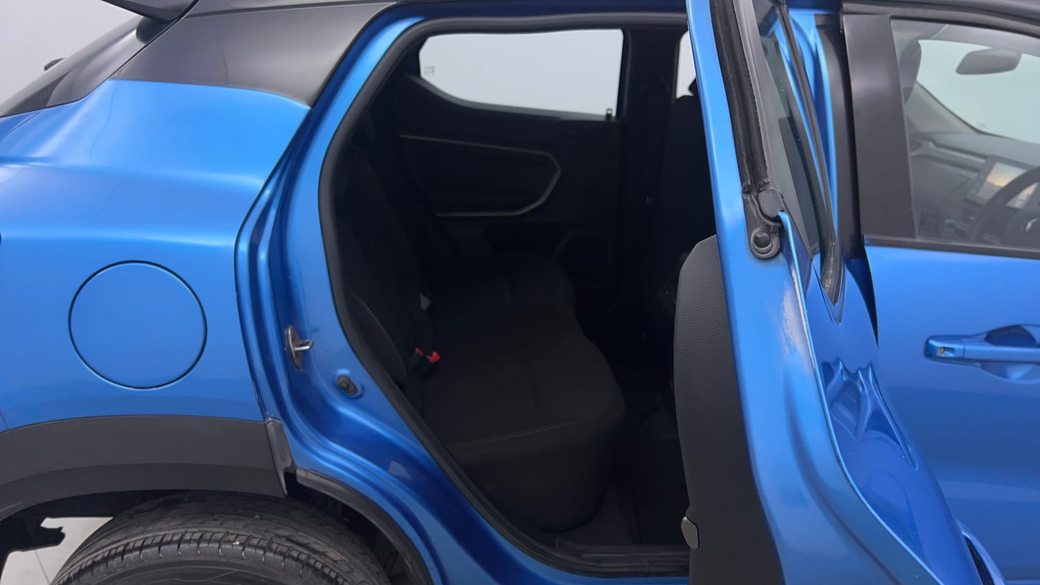 Used 2023 Renault Kiger RXZ 1.0 Turbo MT Dual Tone Petrol Manual interior RIGHT SIDE REAR DOOR CABIN VIEW