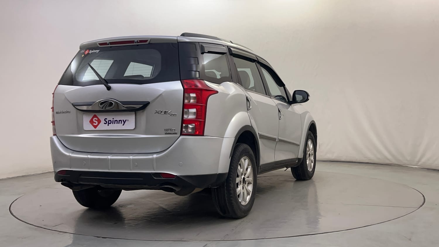 Used 2016 Mahindra XUV500 W10 AT Diesel Automatic exterior RIGHT REAR CORNER VIEW