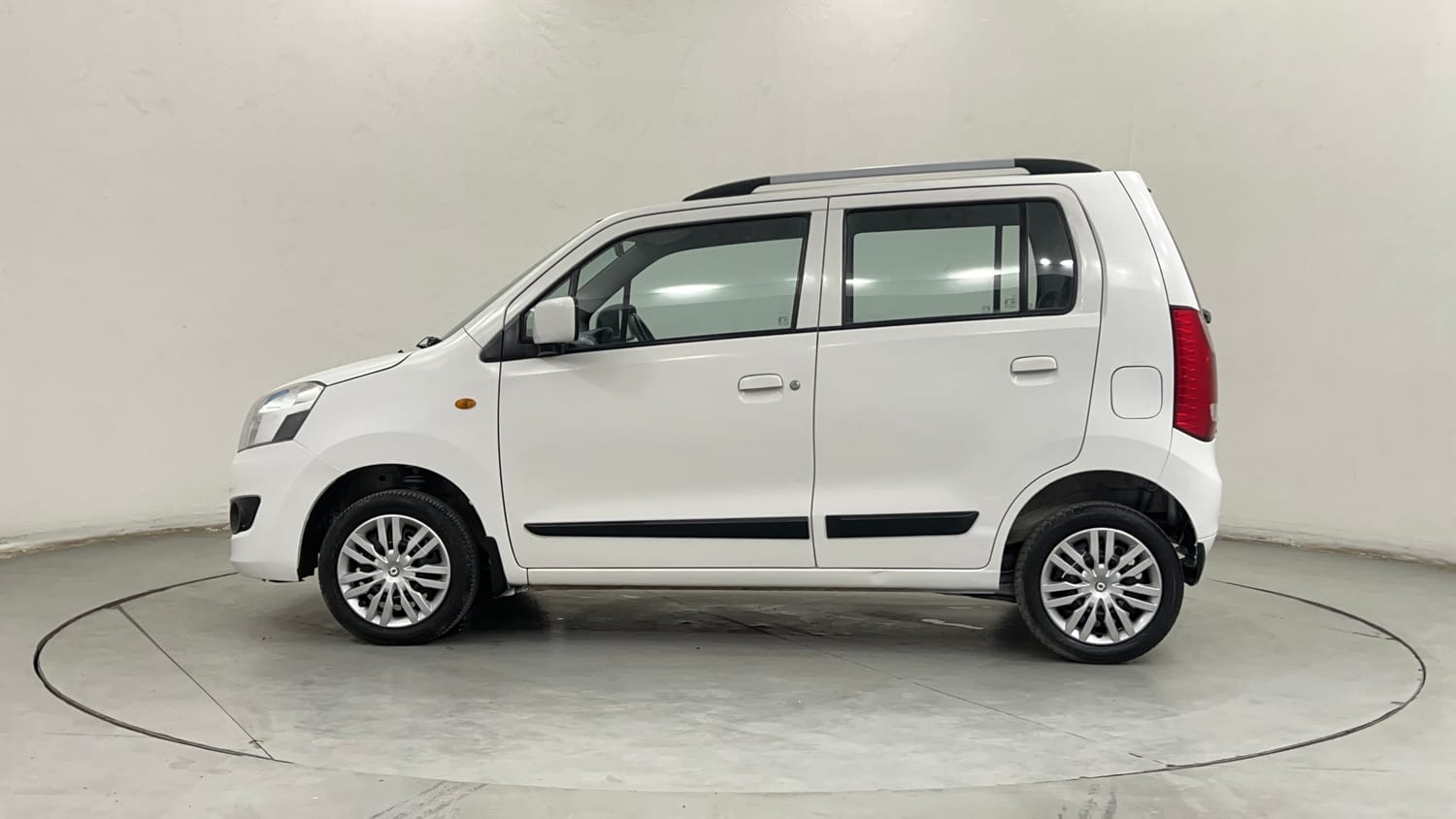 Used 2017 Maruti Suzuki Wagon R 1.0 VXI AMT Petrol Automatic exterior LEFT SIDE VIEW