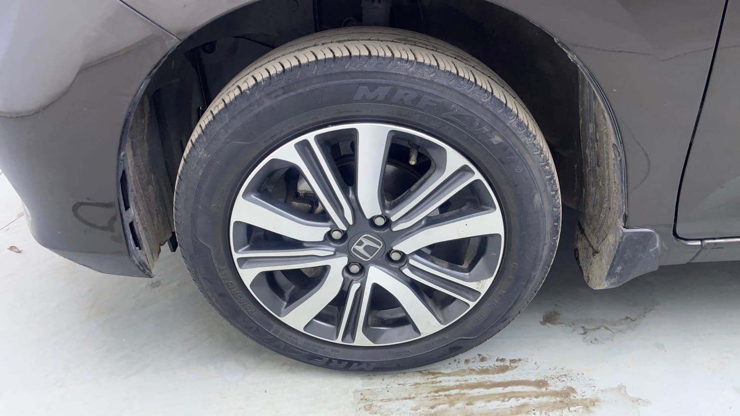Used 2023 Honda Amaze VX MT 1.2 Petrol Petrol Manual tyres LEFT FRONT TYRE RIM VIEW