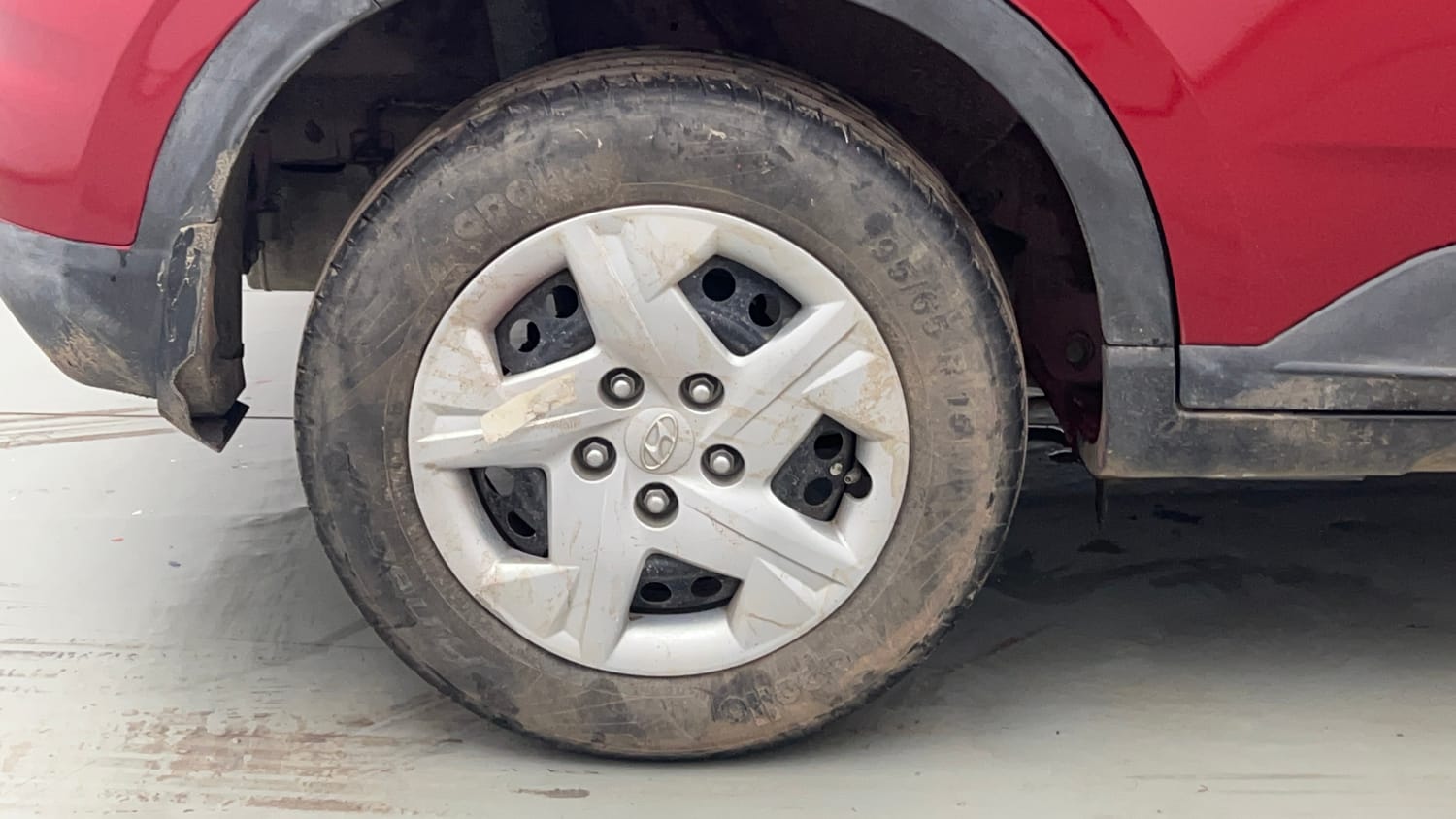 Used 2022 Hyundai Venue S Plus 1.2 Petrol Petrol Manual tyres RIGHT REAR TYRE RIM VIEW