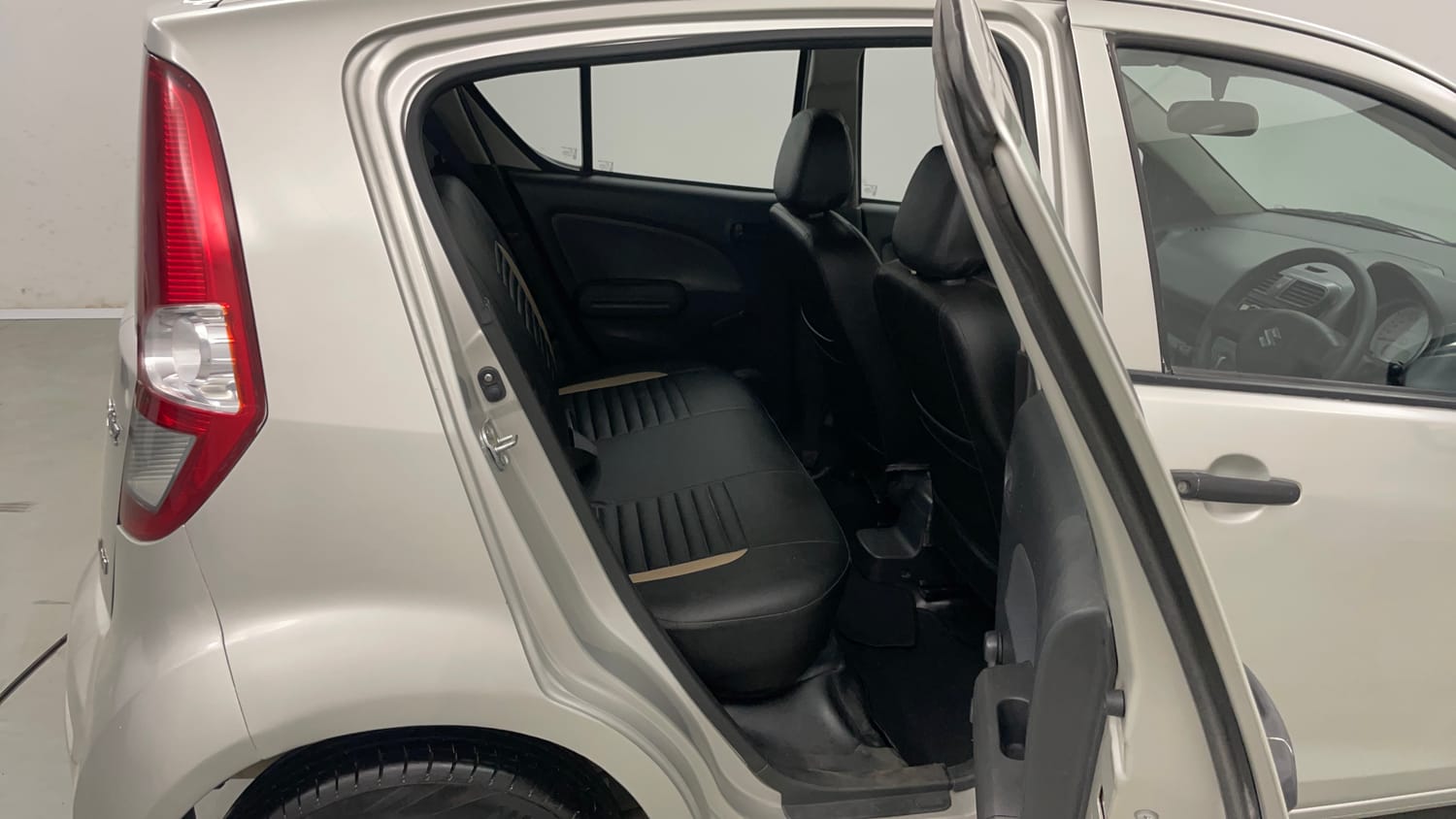 Used 2014 Maruti Suzuki Ritz Lxi BS-IV Petrol Manual interior RIGHT SIDE REAR DOOR CABIN VIEW