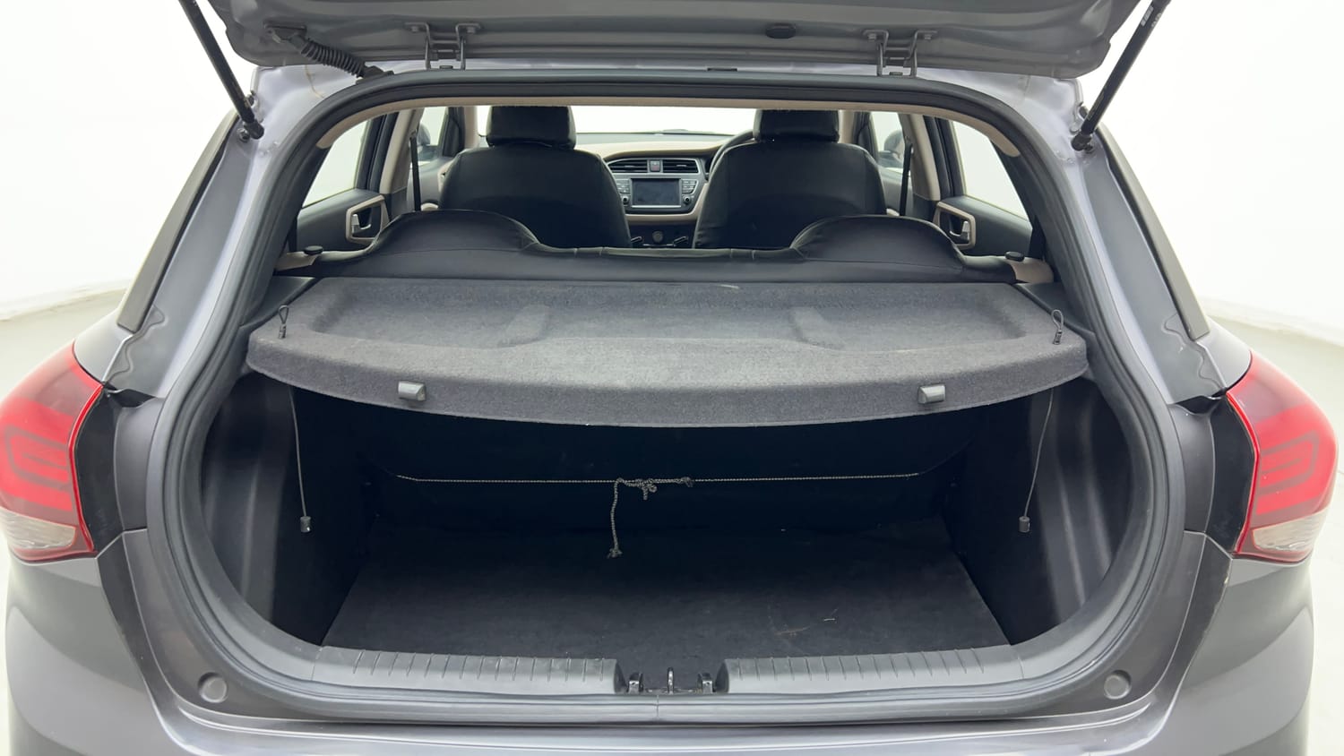 Used 2020 Hyundai Elite i20 Sportz Plus 1.2 Petrol Manual interior DICKY INSIDE VIEW