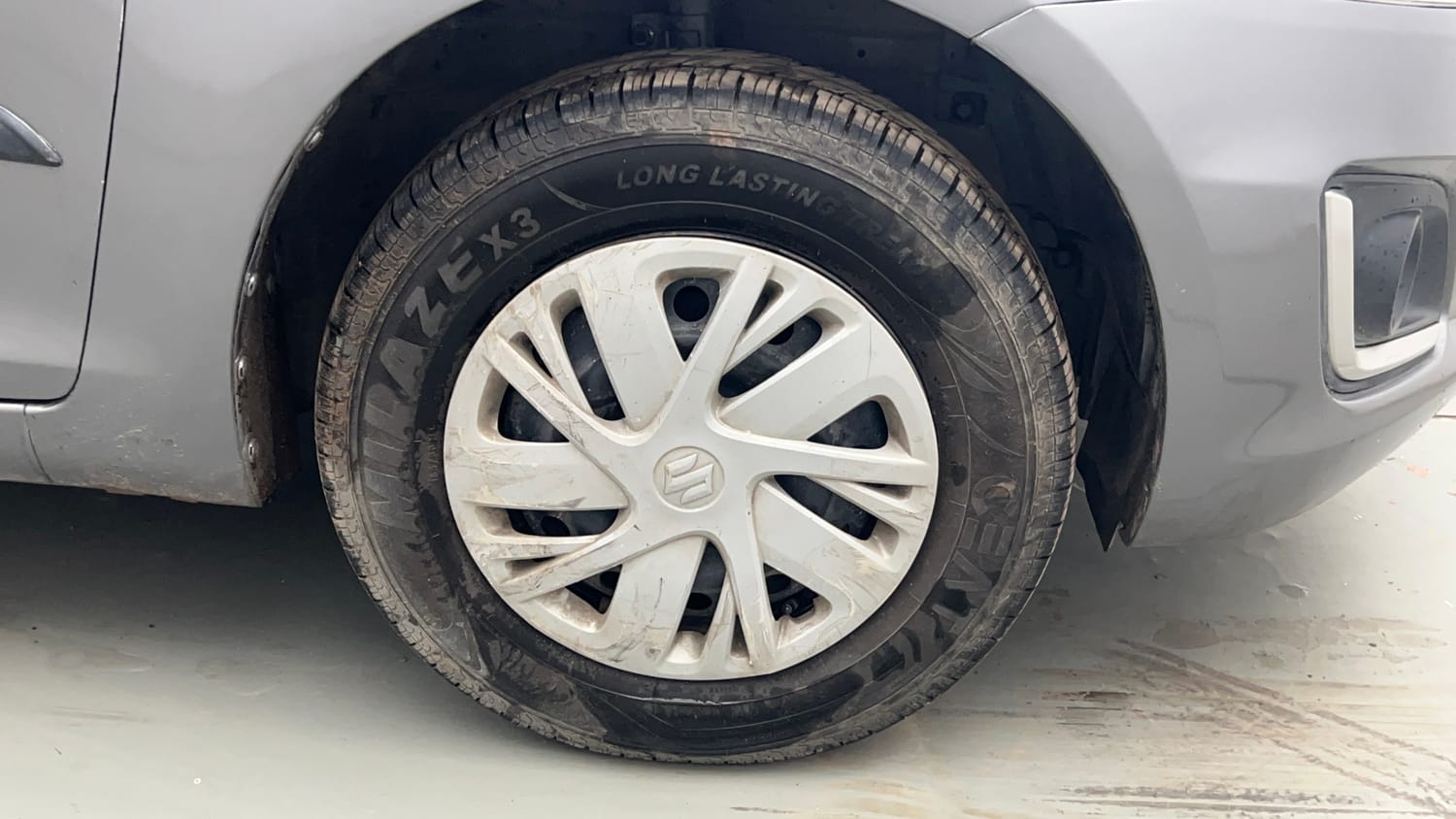 Used 2015 Maruti Suzuki Swift VXi Petrol Manual tyres RIGHT FRONT TYRE RIM VIEW