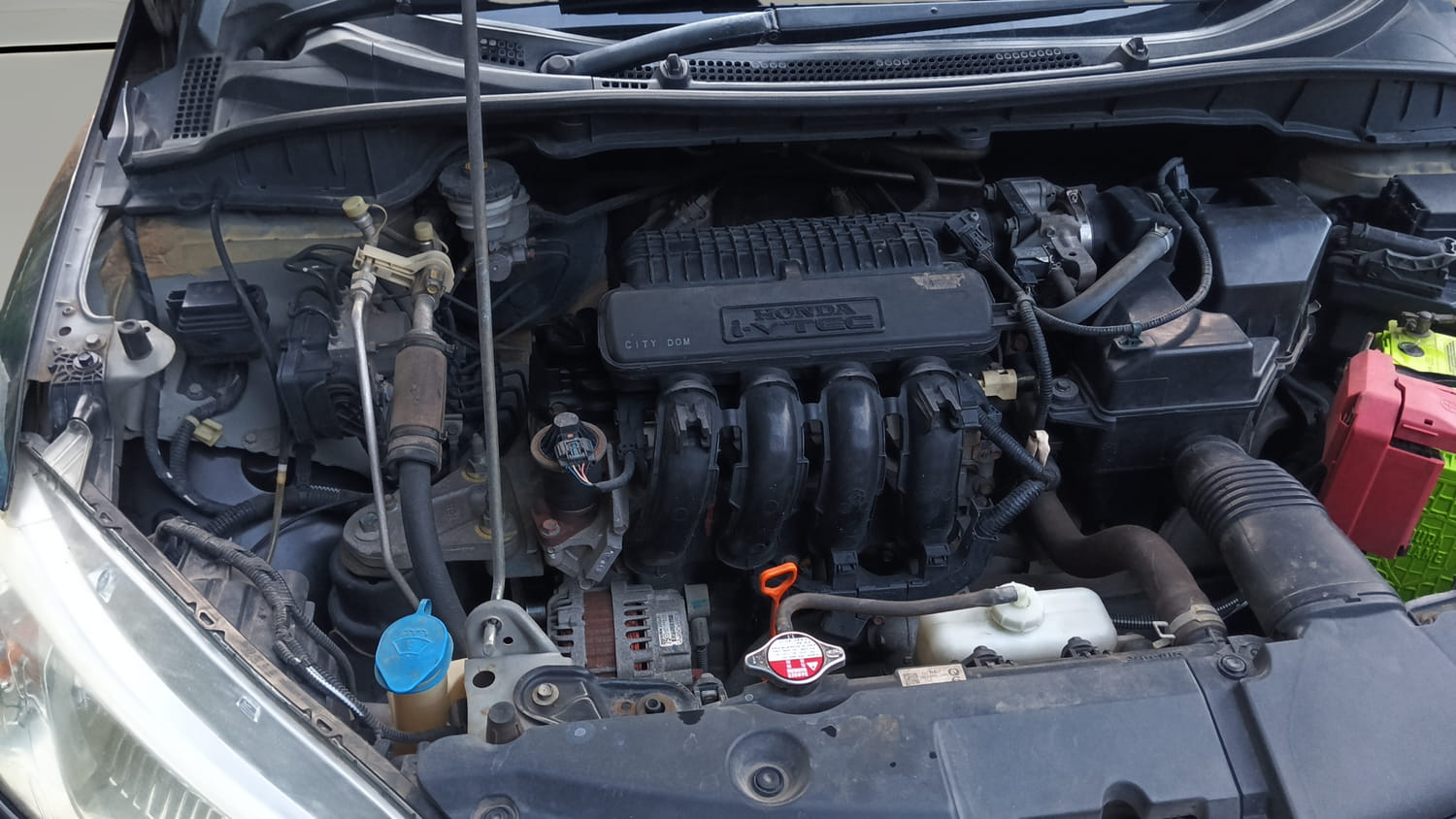 Used 2015 Honda City V Petrol Manual engine ENGINE RIGHT SIDE VIEW