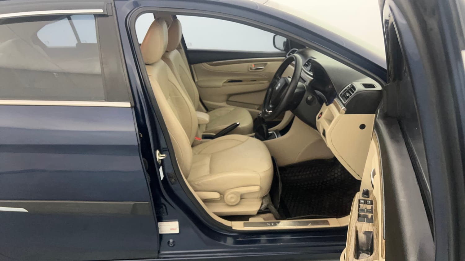 Used 2022 Maruti Suzuki Ciaz Alpha 1.5 Petrol Manual interior RIGHT SIDE FRONT DOOR CABIN VIEW