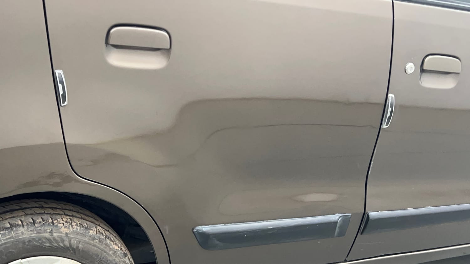 Used 2017 Maruti Suzuki Wagon R VXI Petrol Manual dents MINOR SCRATCH