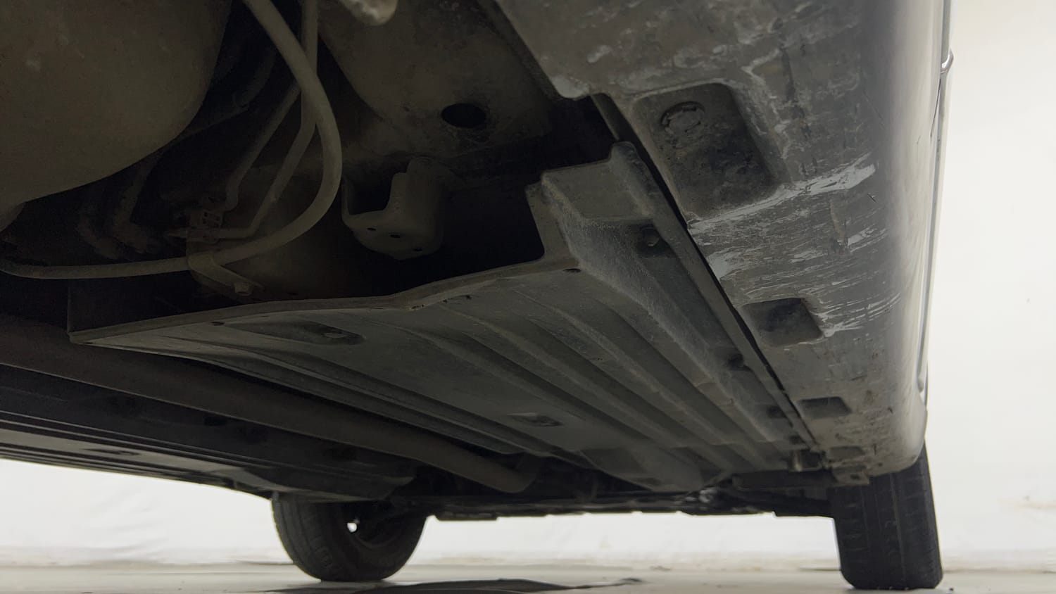 Used 2018 maruti-suzuki Vitara Brezza VDi AGS Diesel Automatic extra REAR RIGHT UNDERBODY VIEW