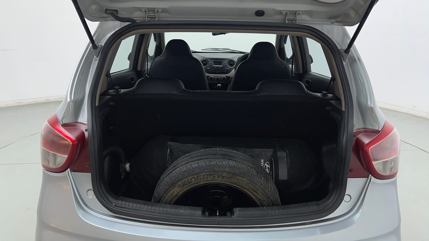 Used 2019 Hyundai Grand i10 Magna 1.2 Kappa VTVT CNG (outside fitted) Cng Manual interior DICKY INSIDE VIEW