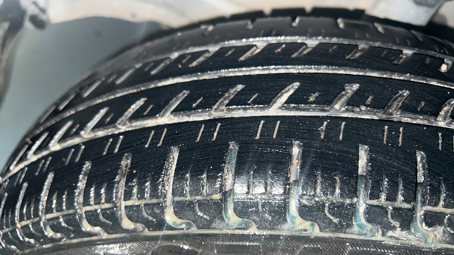 Used 2015 Maruti Suzuki Wagon R VXI Petrol Manual tyres LEFT FRONT TYRE TREAD VIEW