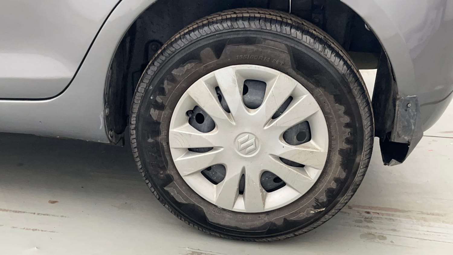 Used 2015 Maruti Suzuki Swift VXi Petrol Manual tyres LEFT REAR TYRE RIM VIEW