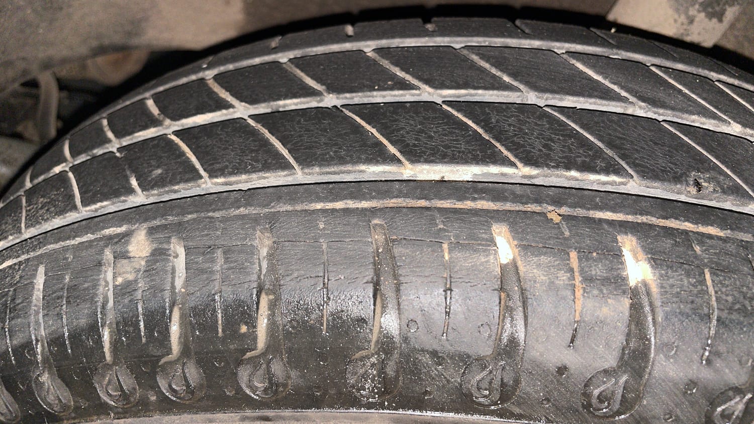 Used 2021 Renault Kwid RXT 1.0 AMT Opt Petrol Automatic tyres LEFT REAR TYRE TREAD VIEW