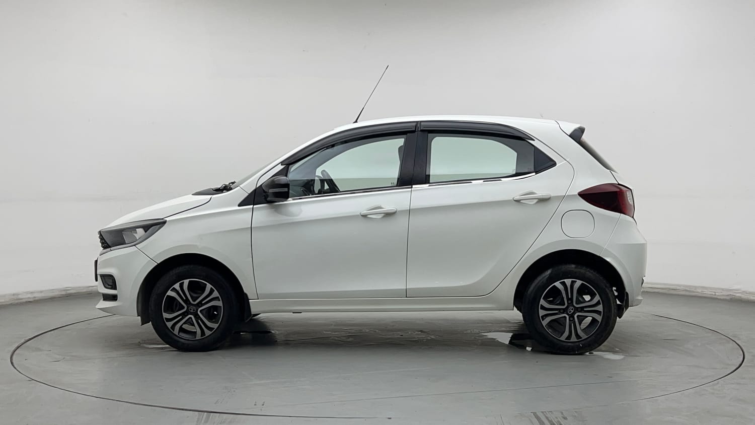 Used 2023 Tata Tiago XT CNG Cng Manual exterior LEFT SIDE VIEW