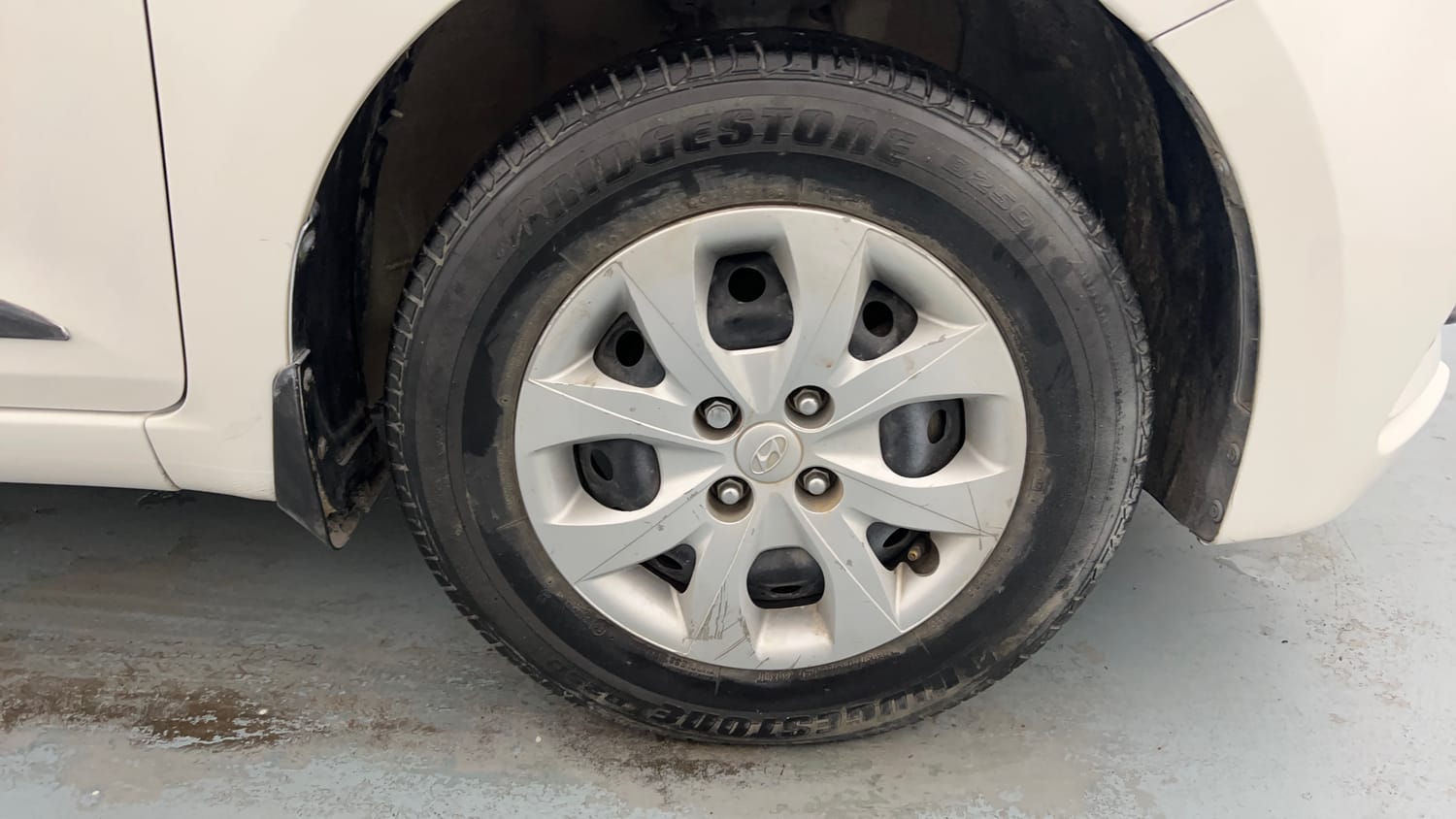 Used 2018 Hyundai Elite i20 Magna Executive 1.2 Petrol Manual tyres RIGHT FRONT TYRE RIM VIEW