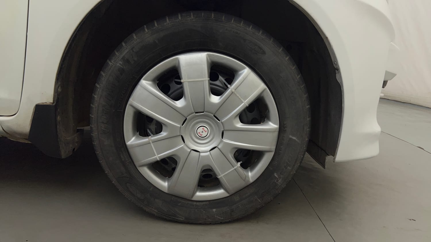Used 2016 Honda Amaze 1.2 S i-VTEC Petrol Manual tyres RIGHT FRONT TYRE RIM VIEW