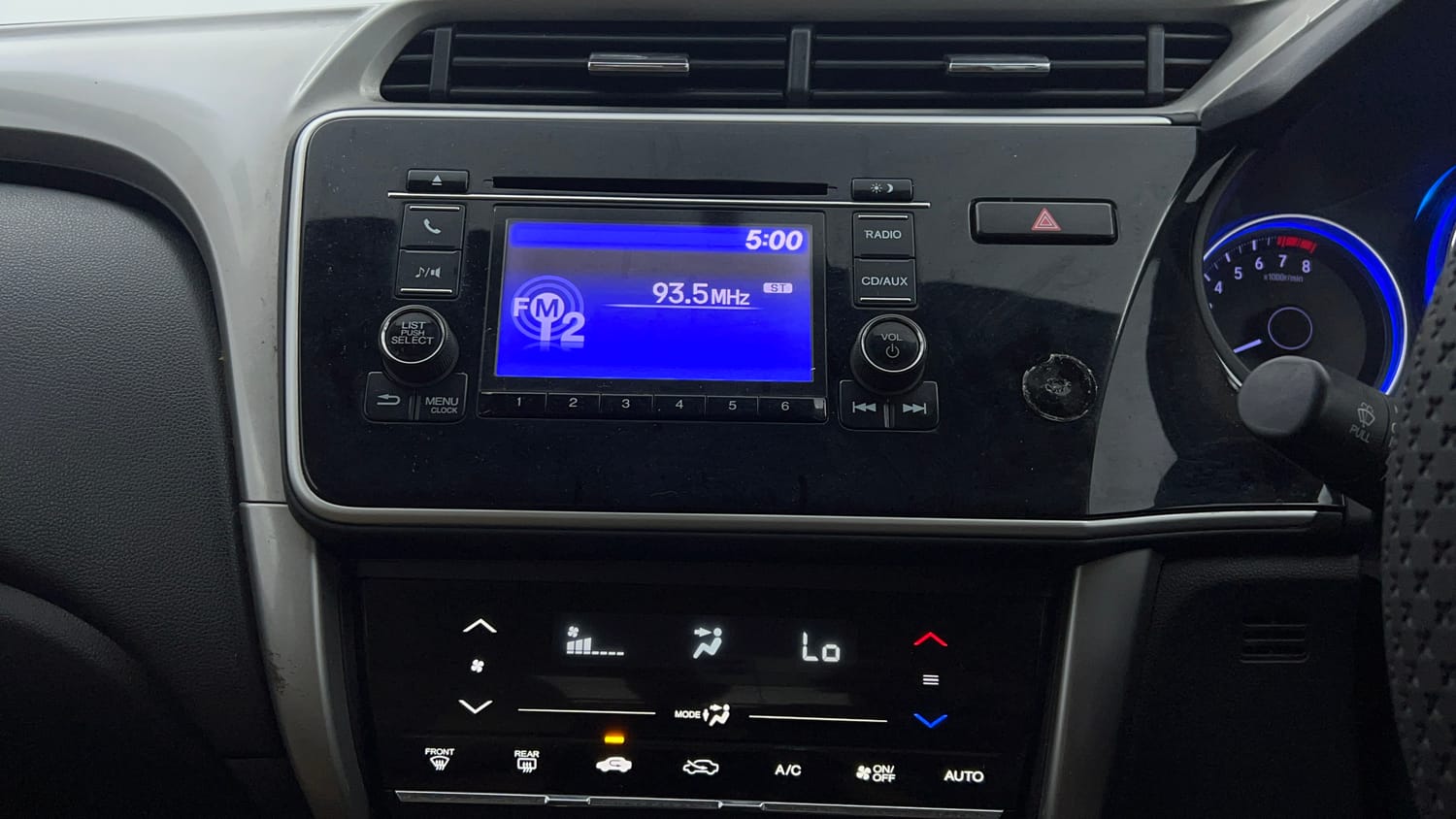 Used 2017 Honda City V Petrol Manual top_features Integrated (in-dash) music system
