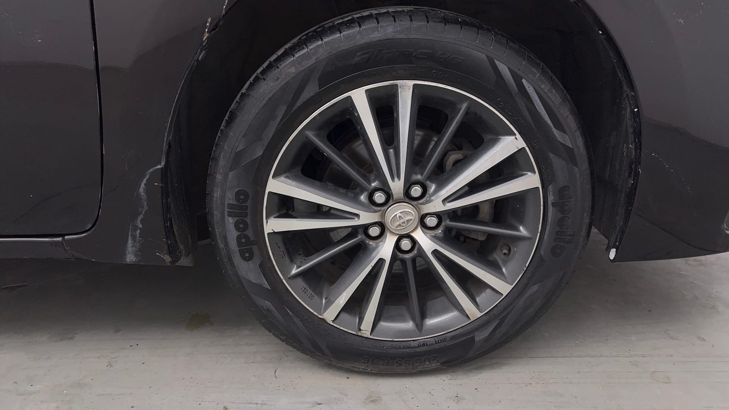 Used 2017 Toyota Corolla Altis VL CVT Petrol Petrol Automatic tyres RIGHT FRONT TYRE RIM VIEW