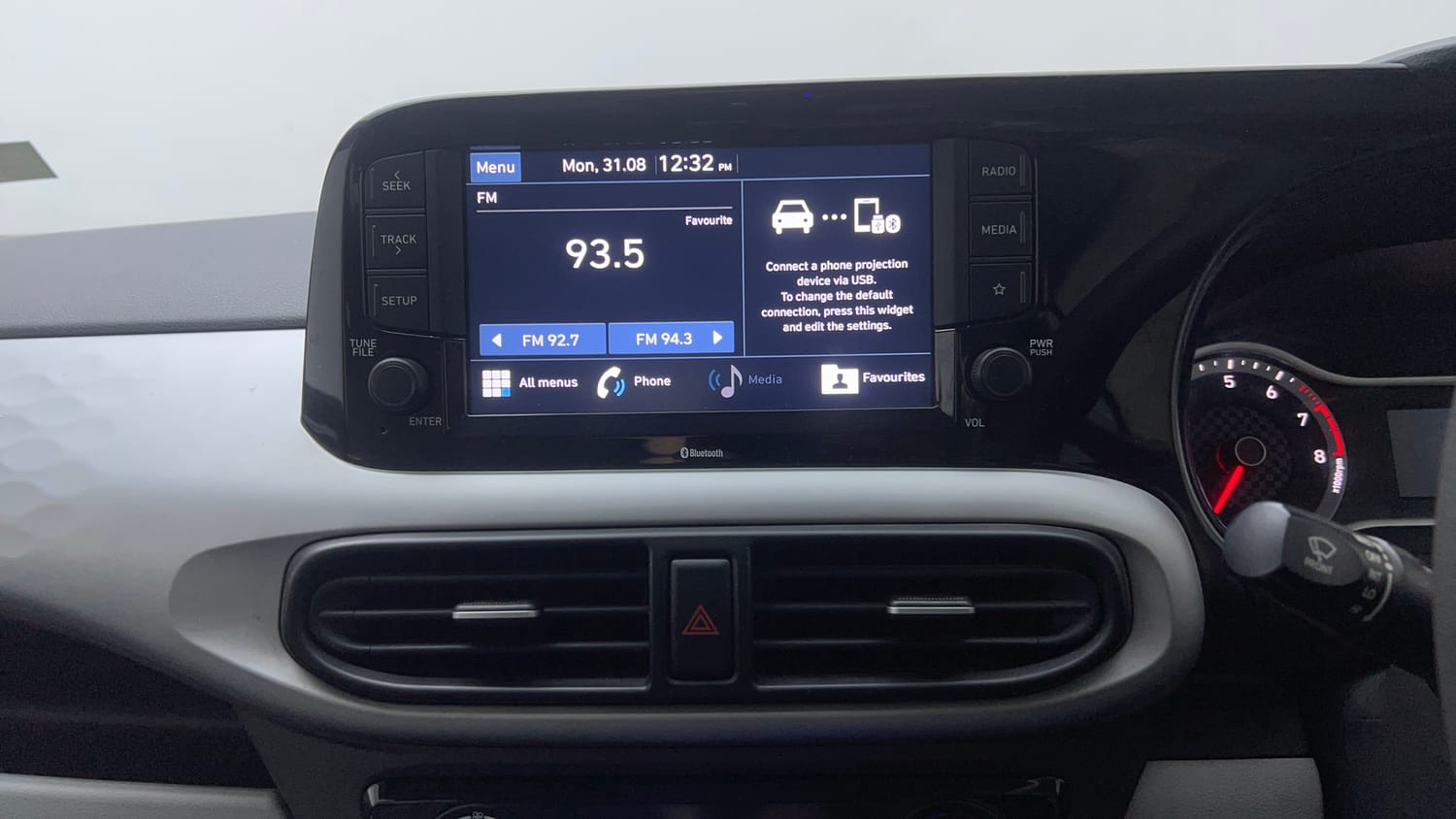 Used 2020 Hyundai Grand i10 Nios Sportz AMT 1.2 Kappa VTVT Petrol Automatic top_features Touch screen infotainment system