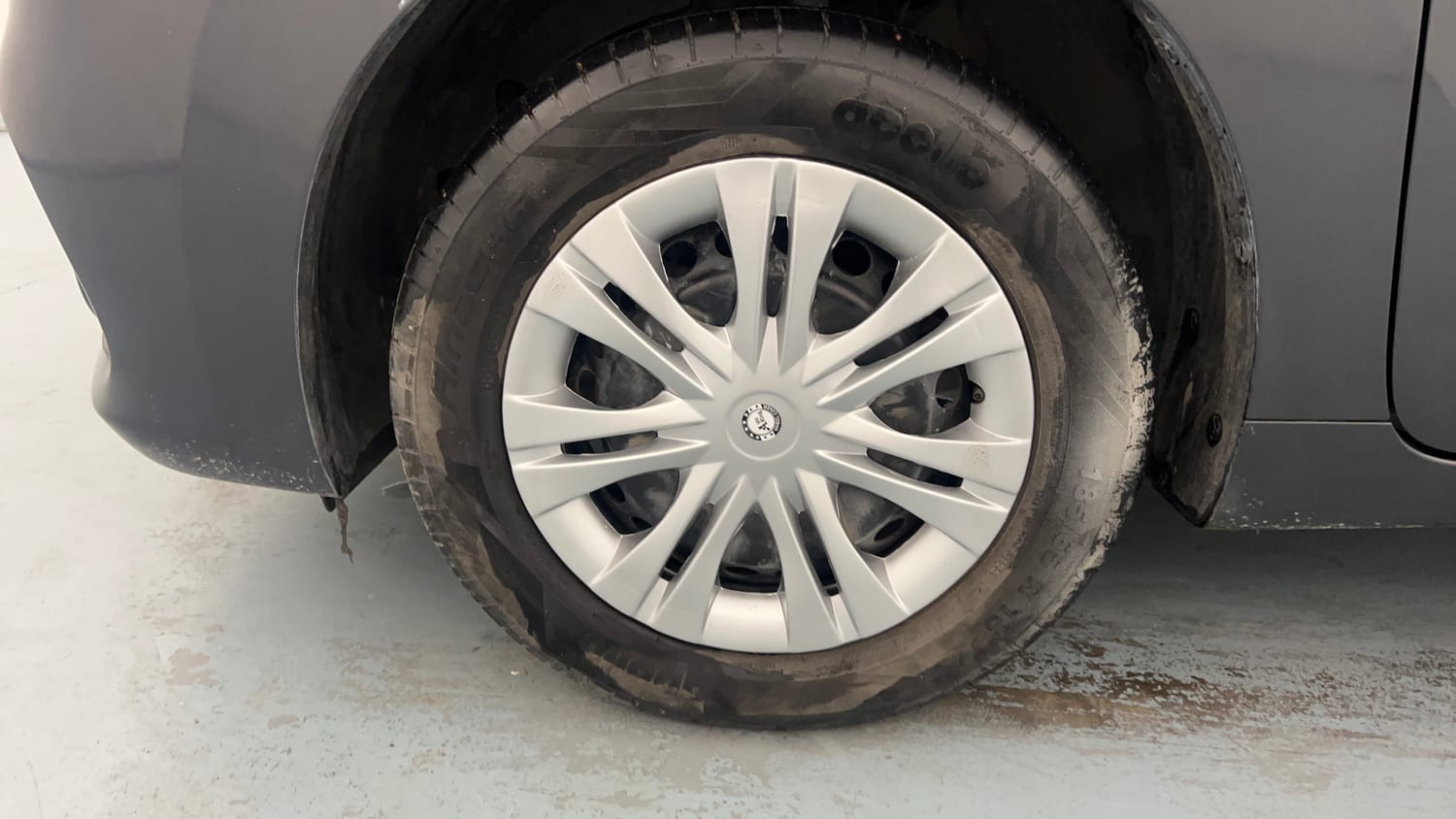 Used 2022 Maruti Suzuki Baleno Delta MT Petrol Manual tyres LEFT FRONT TYRE RIM VIEW