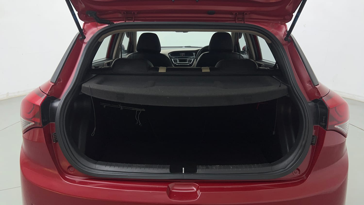 Used 2015 Hyundai Elite i20 Sportz 1.2 Petrol Manual interior DICKY INSIDE VIEW