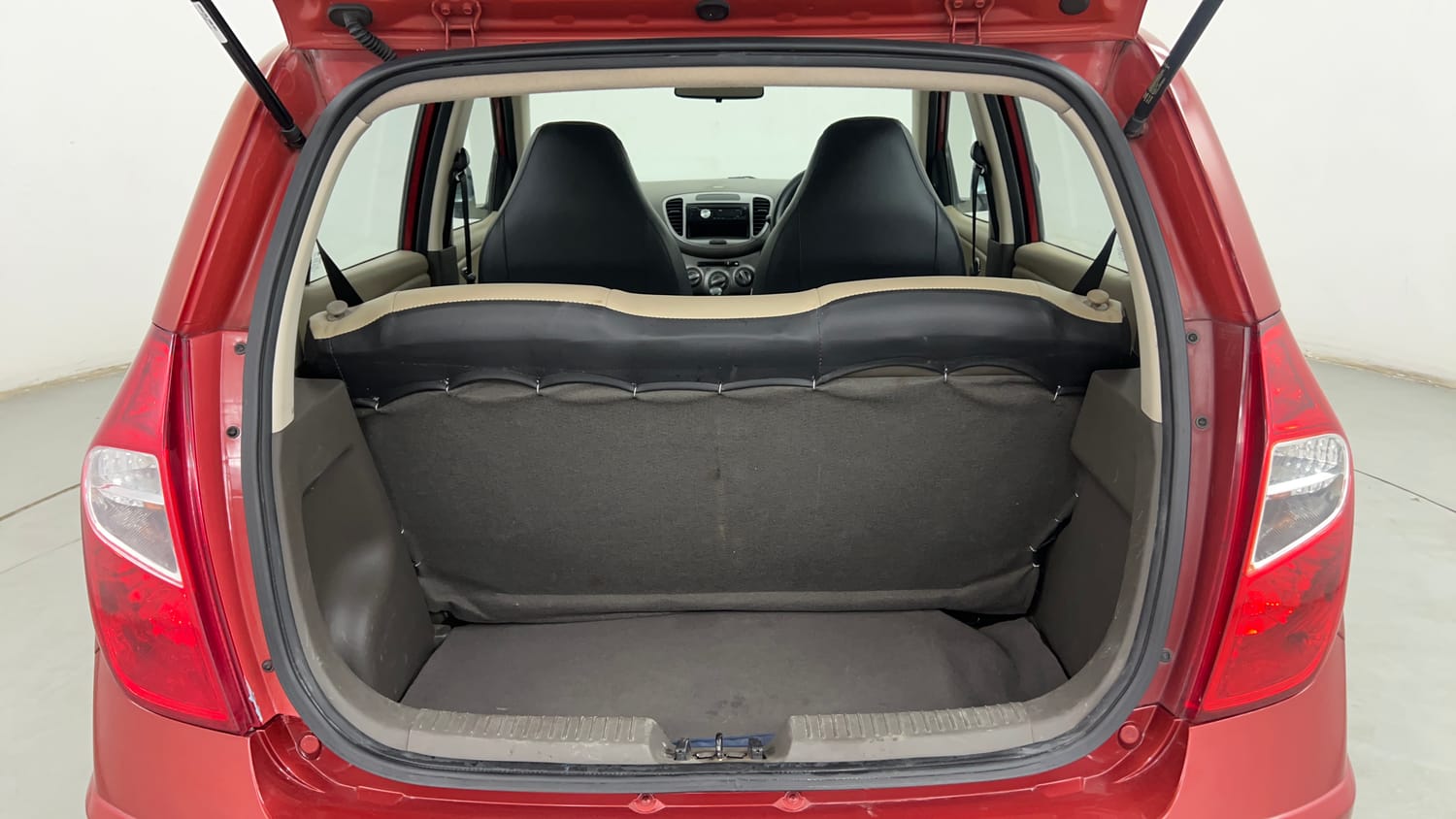 Used 2013 Hyundai i10 Era 1.1 iRDE2 Petrol Manual interior DICKY INSIDE VIEW