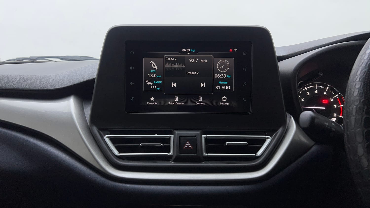 Used 2025 Maruti Suzuki Baleno Zeta MT Petrol Manual top_features Touch screen infotainment system