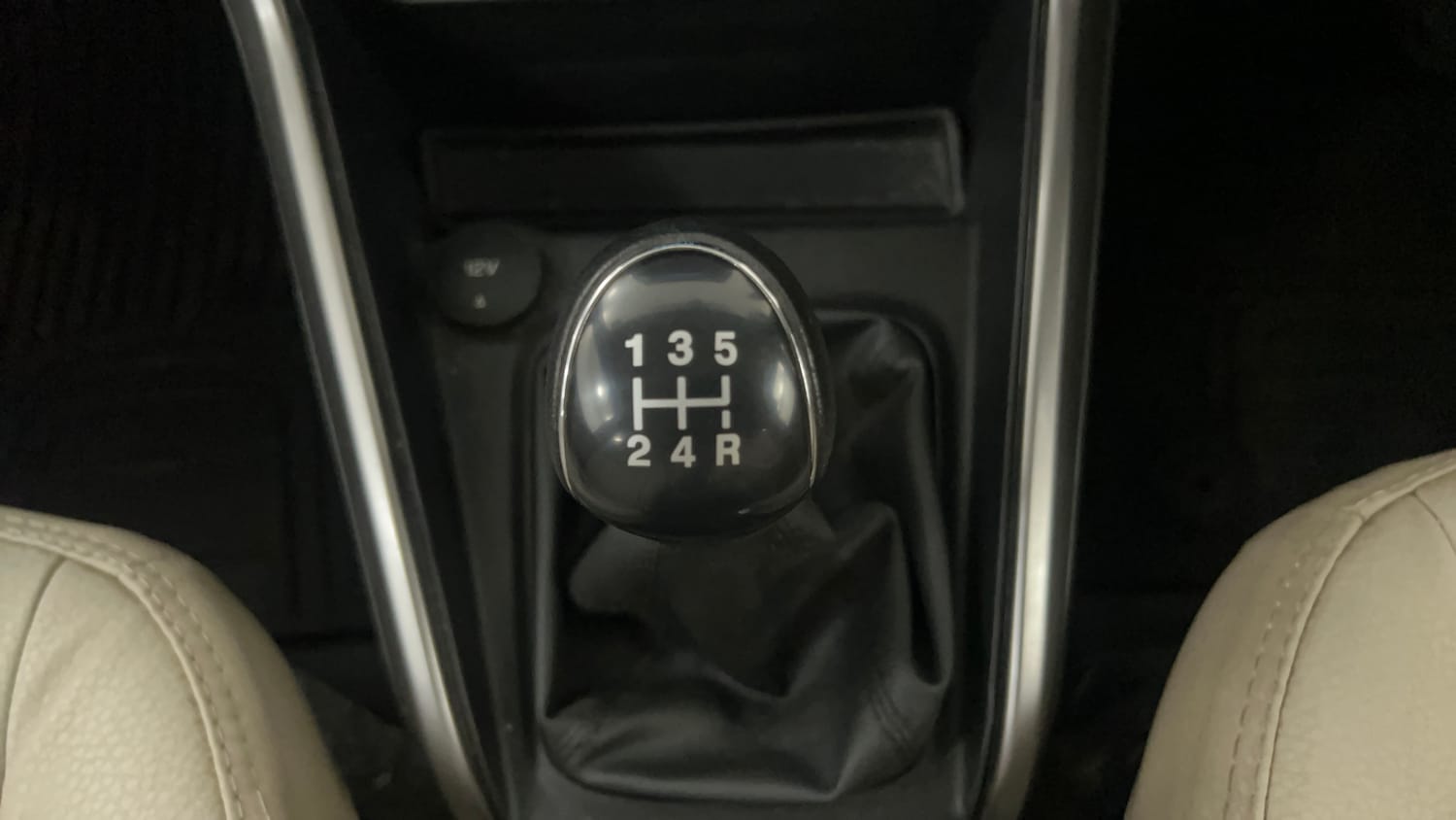 Used 2021 Ford EcoSport Titanium 1.5L TDCi Diesel Manual interior GEAR  KNOB VIEW