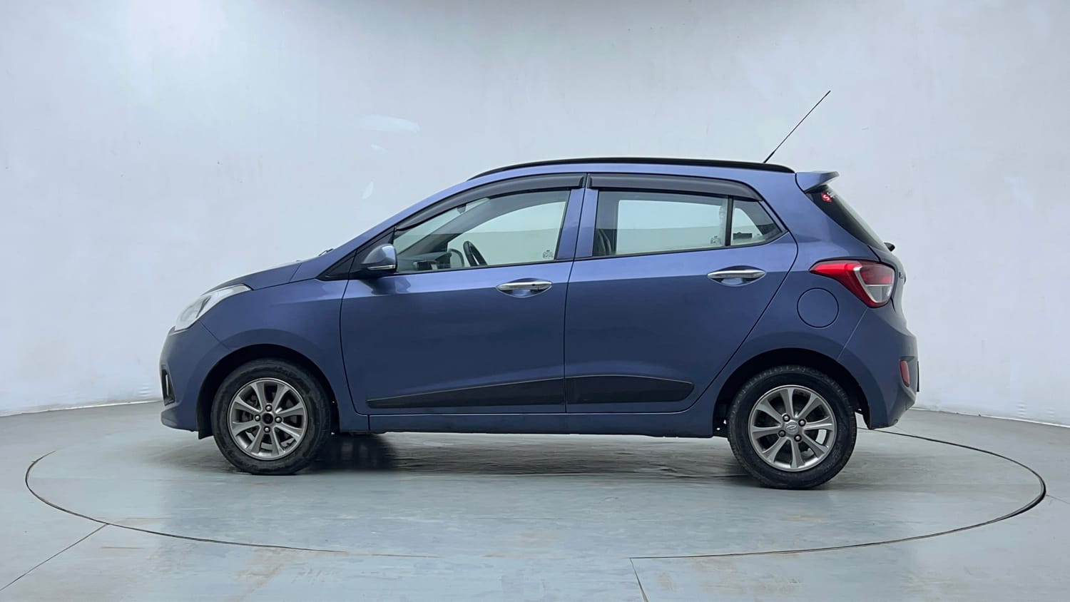 Used 2017 Hyundai Grand i10 Asta AT 1.2 Kappa VTVT (O) Petrol Automatic exterior LEFT SIDE VIEW