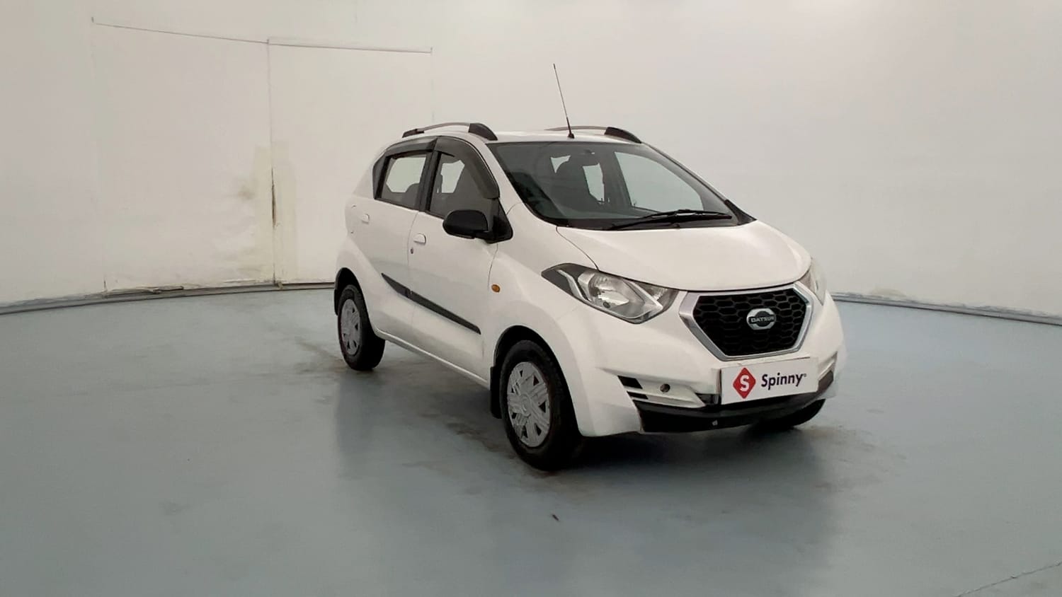 Used 2016 Datsun Redi-GO S Petrol Manual exterior RIGHT FRONT CORNER VIEW