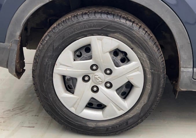 Used 2022 Hyundai Venue SX 1.2 Petrol Petrol Manual tyres LEFT FRONT TYRE RIM VIEW