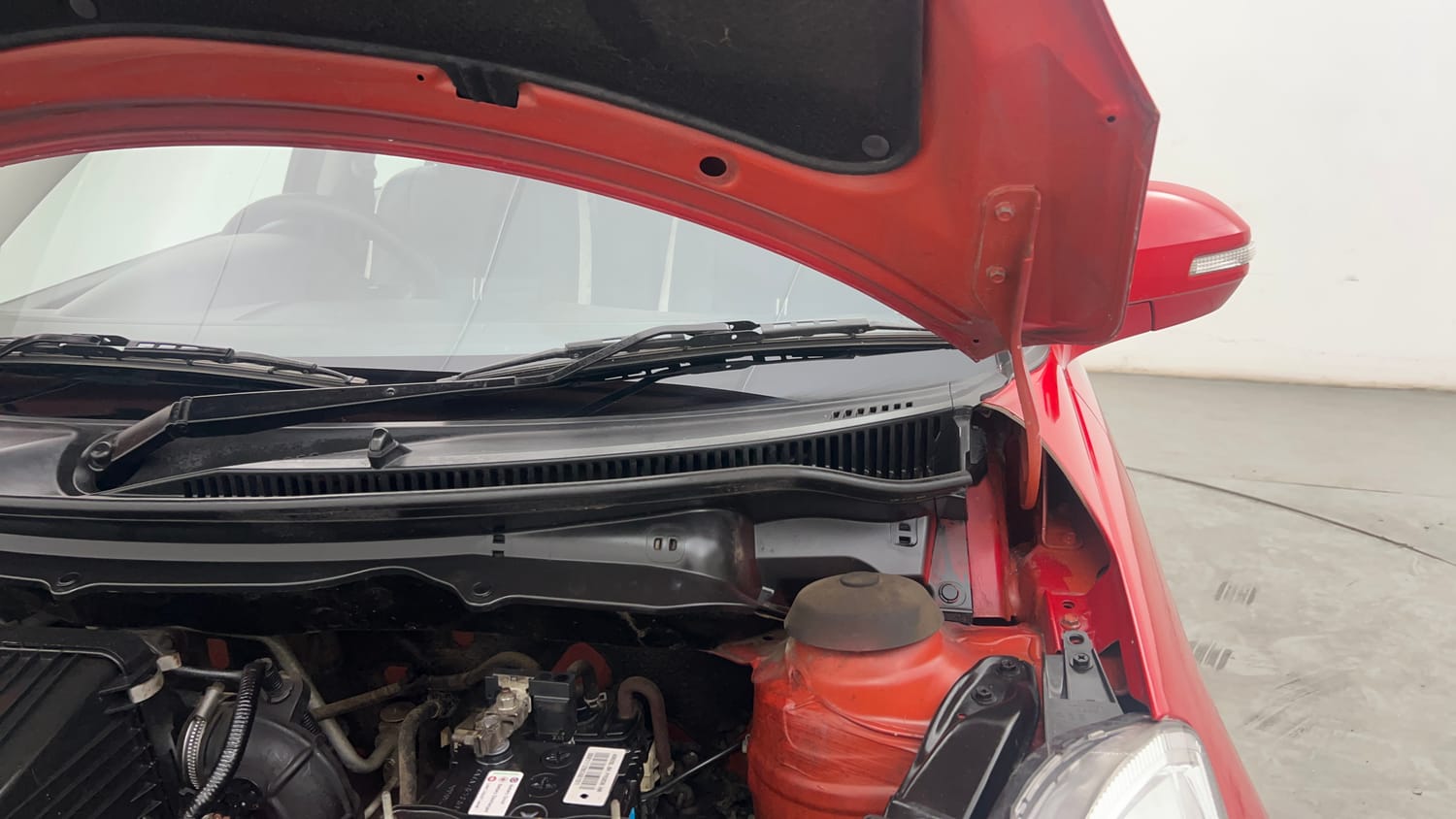 Used 2017 Maruti Suzuki Swift ZXi Petrol Manual engine ENGINE LEFT SIDE HINGE & APRON VIEW