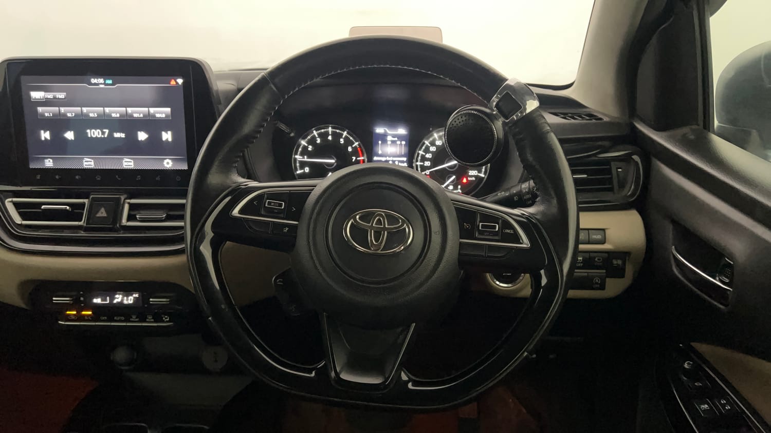 Used 2022 Toyota Glanza V AMT Petrol Automatic interior STEERING VIEW
