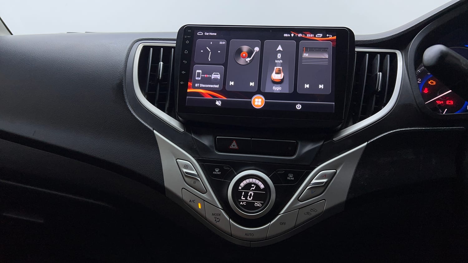 Used 2017 Maruti Suzuki Baleno Delta 1.2 Petrol Manual top_features Integrated (in-dash) music system