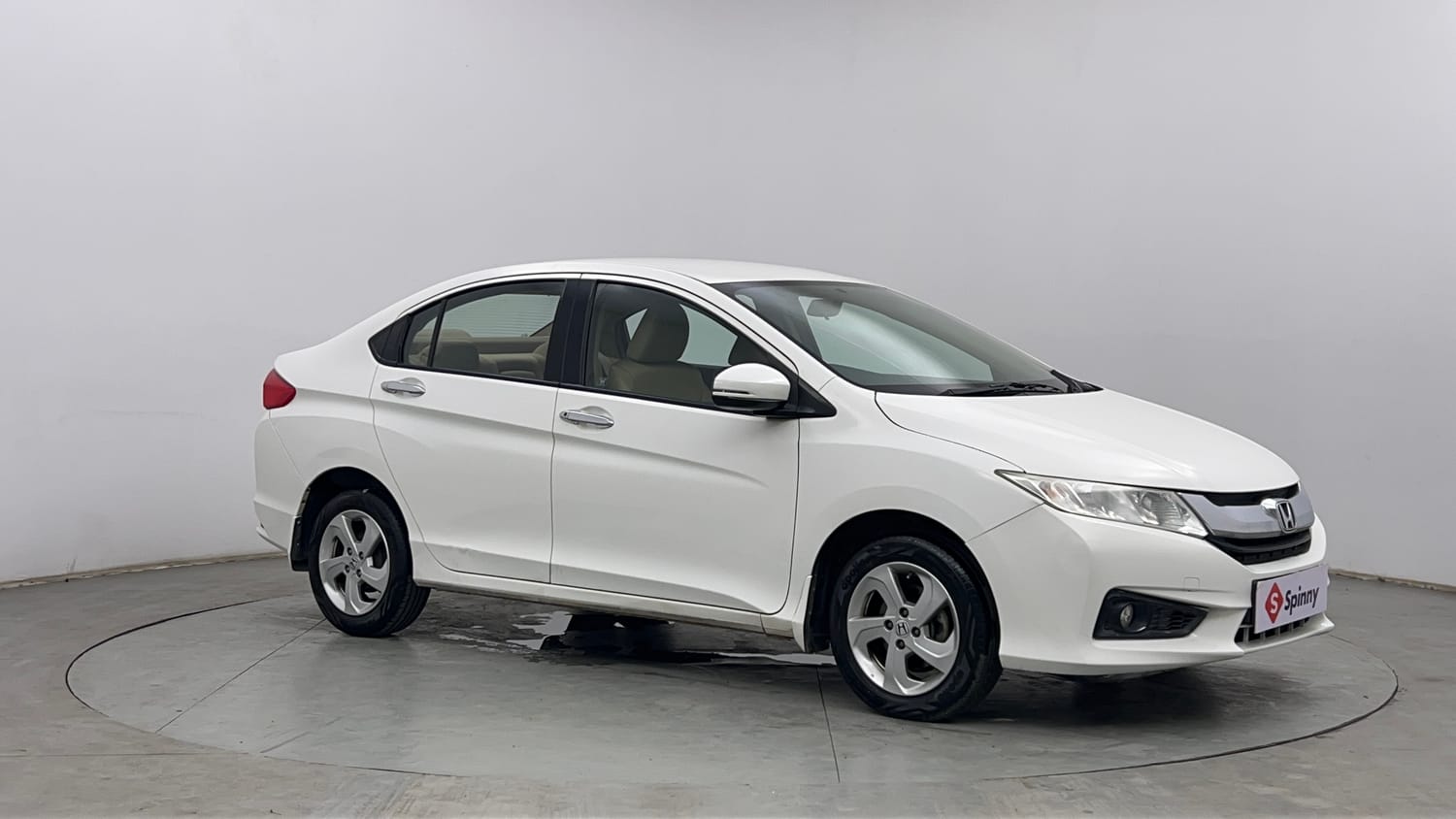 Used 2017 Honda City V Petrol Manual exterior RIGHT FRONT CORNER VIEW