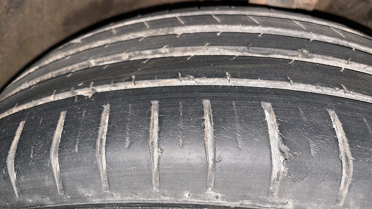 Used 2022 Maruti Suzuki Baleno Alpha AGS Petrol Automatic tyres RIGHT FRONT TYRE TREAD VIEW