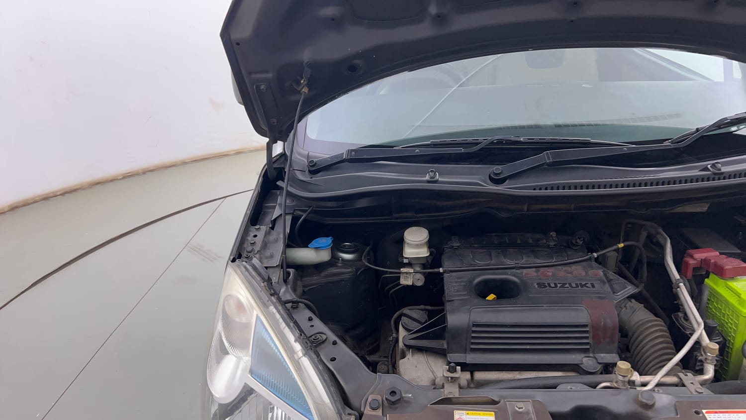 Used 2017 Maruti Suzuki Wagon R VXI Petrol Manual engine ENGINE RIGHT SIDE HINGE & APRON VIEW