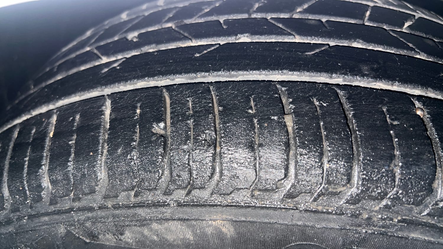 Used 2023 Hyundai i20 Sportz 1.2 IVT Petrol Automatic tyres LEFT FRONT TYRE TREAD VIEW