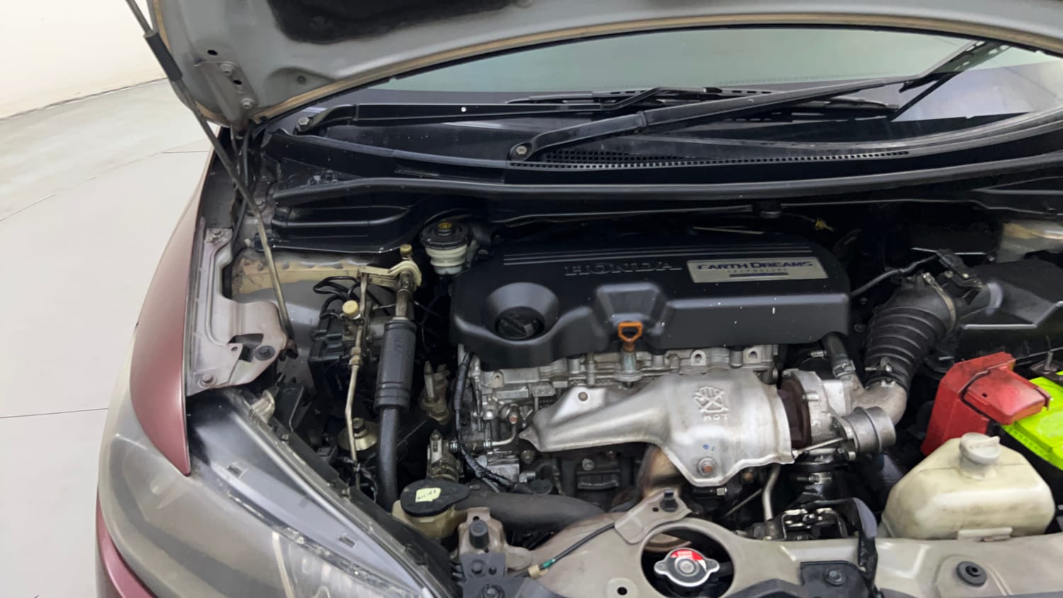 Used 2015 Honda Jazz SV Diesel Diesel Manual engine ENGINE RIGHT SIDE HINGE & APRON VIEW
